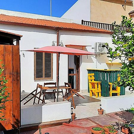 אולמדו B&B Il Cortile Del Sole מראה חיצוני תמונה