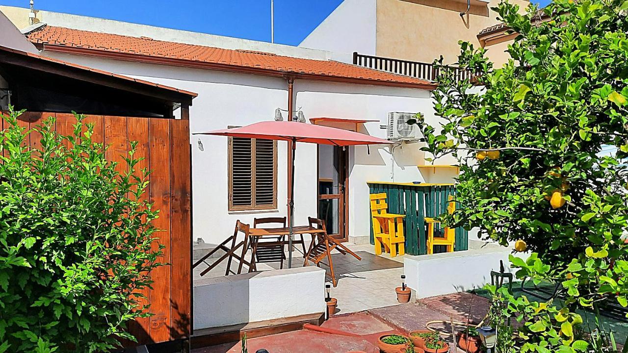 אולמדו B&B Il Cortile Del Sole מראה חיצוני תמונה